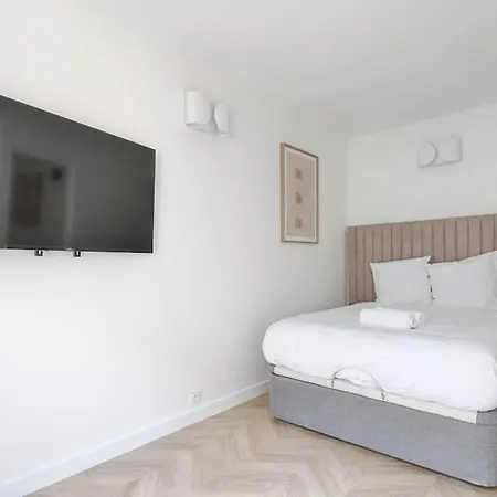 Saussier Ternes Charming 4p Apartment Paris