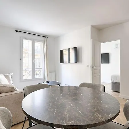 Apartment Saussier Ternes Charming 4p *